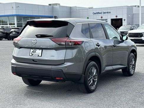 Used 2025 Nissan Rogue S AWD/4WD image 25