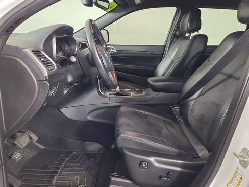 Used 2020 Jeep Grand Cherokee Altitude image 19