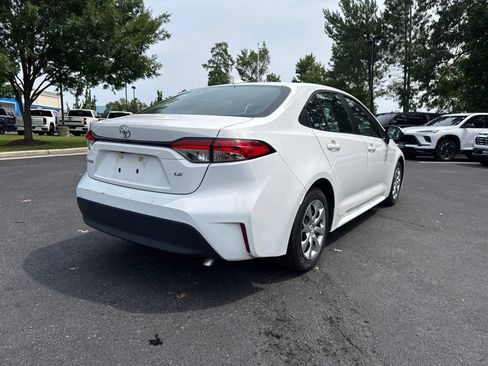 Used 2025 Toyota Corolla LE FWD image 5