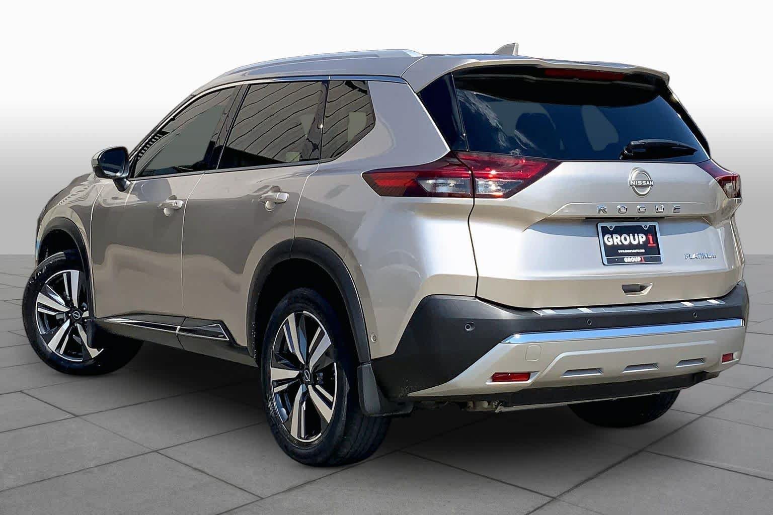 Used 2023 Nissan Rogue Platinum FWD image 12