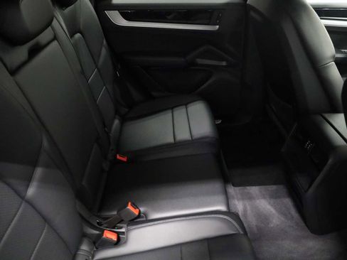 Certified 2024 Porsche Cayenne image 32