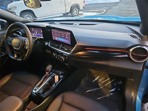 Certified 2025 Chevrolet Trax RS image 26