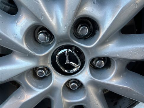 Used 2017 MAZDA MAZDA3 Grand Touring image 32