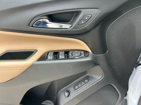 Used 2024 Chevrolet Equinox Premier image 16