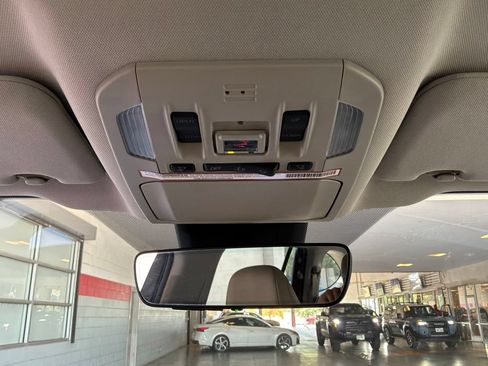 Used 2020 Toyota Highlander Limited FWD image 18