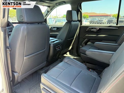 Used 2025 Chevrolet Suburban RST w/ RST Capability Package AWD/4WD image 31