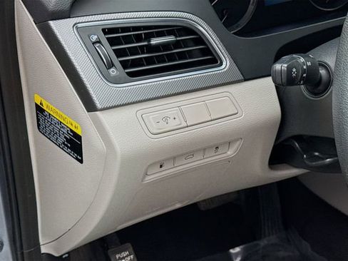 Used 2016 Hyundai Sonata SE image 10