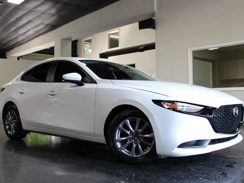 Used 2020 MAZDA MAZDA3 Sedan FWD image 39