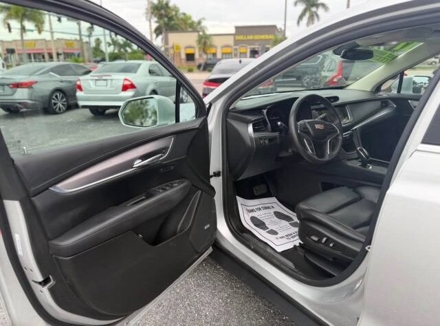 Used 2017 Cadillac XT5 Luxury FWD image 9
