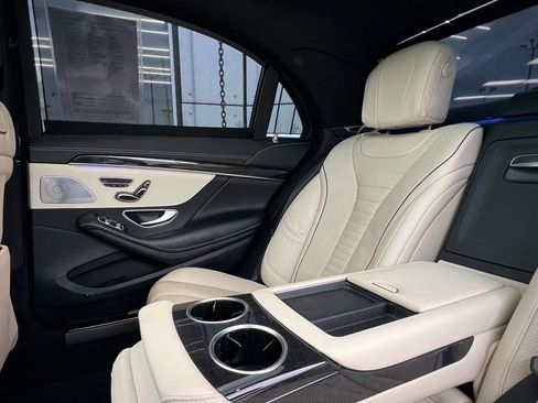 Used 2018 Mercedes-Benz S 560 Sedan image 21