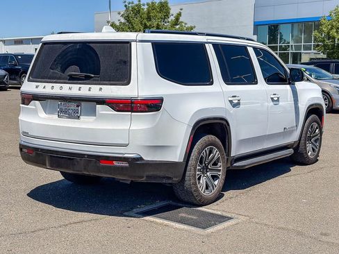 Used 2023 Jeep Wagoneer 4WD w/ Premium Group I image 4
