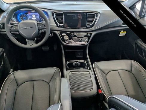 New 2026 Chrysler Pacifica Limited w/ S Appearance Package AWD/4WD image 15