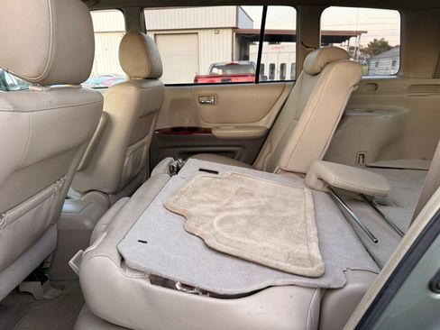 Used 2005 Toyota Highlander Limited w/ Leather Trim Pkg AWD/4WD image 21