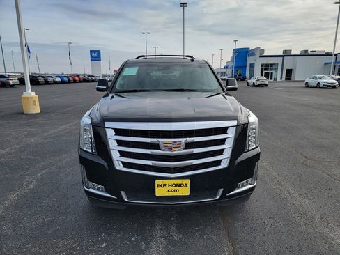 Used 2017 Cadillac Escalade Premium Luxury image 9