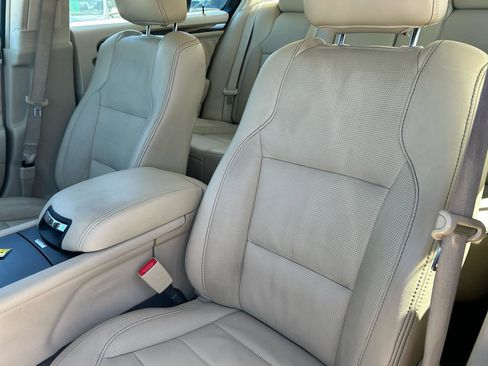 Used 2016 Ford Taurus Limited FWD image 18