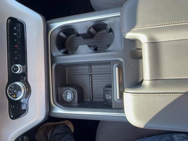 Used 2025 Ford Expedition Active RWD image 14