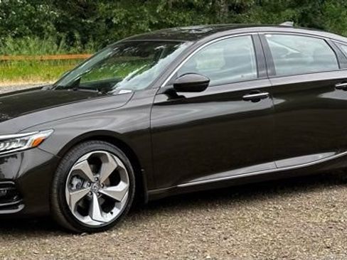 Used 2018 Honda Accord Touring image 5
