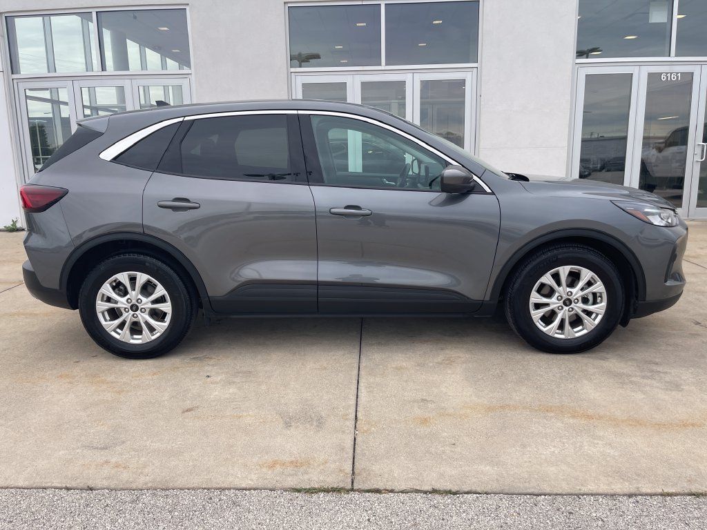 Used 2023 Ford Escape Active w/ Tech Pack #2 FWD image 6