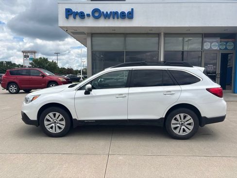 Used 2017 Subaru Outback 2.5i Premium AWD/4WD image 9