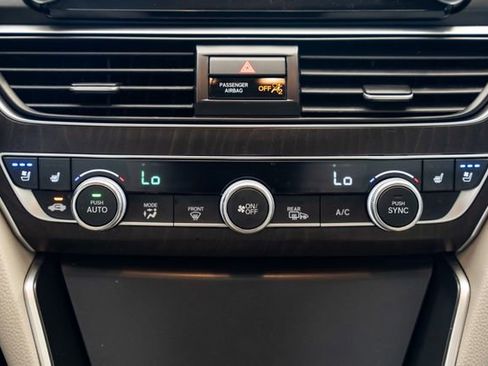 Used 2019 Honda Accord Touring image 12