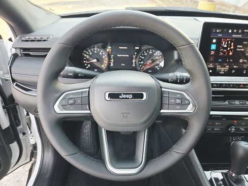 New 2026 Jeep Compass Latitude image 18