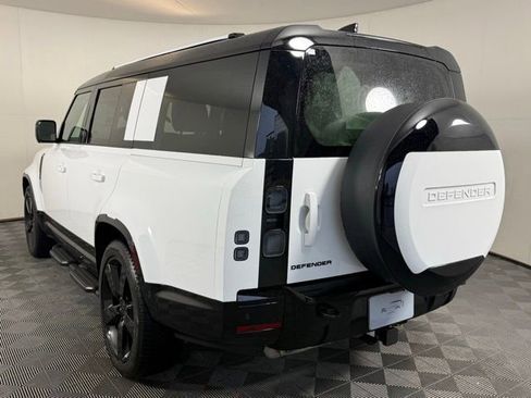 New 2026 Land Rover Defender 130 X-Dynamic SE image 4