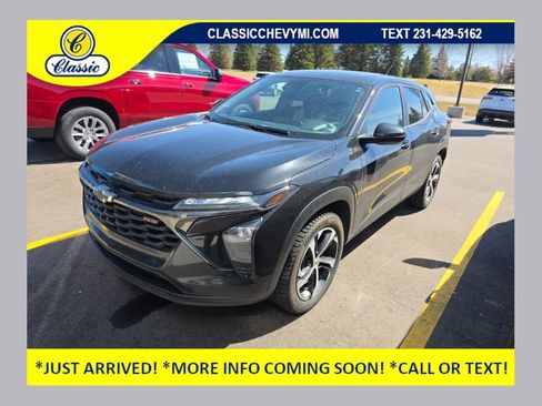 Used 2024 Chevrolet Trax RS w/ Sunroof Package image 1