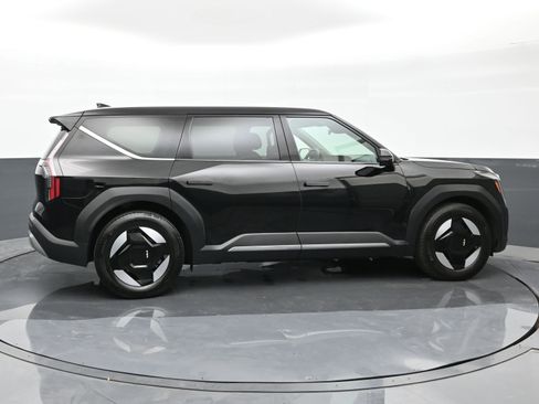 Used 2024 Kia EV9 Light RWD image 9
