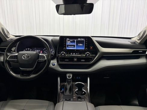 Used 2022 Toyota Highlander Limited FWD image 10