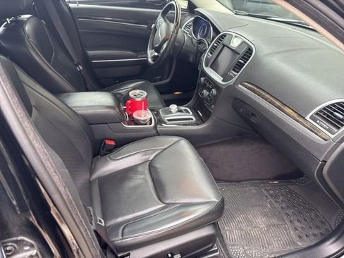 Used 2017 Chrysler 300 C image 19