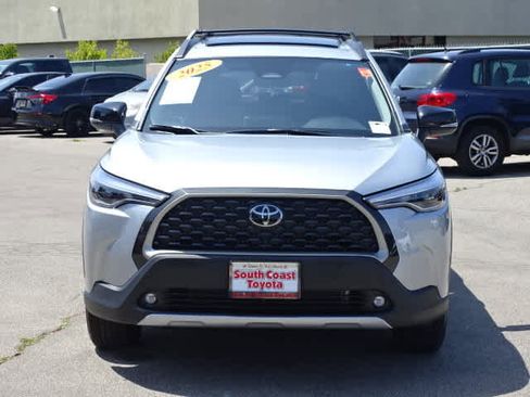 Used 2025 Toyota Corolla Cross XLE w/ Convenience Package FWD image 3
