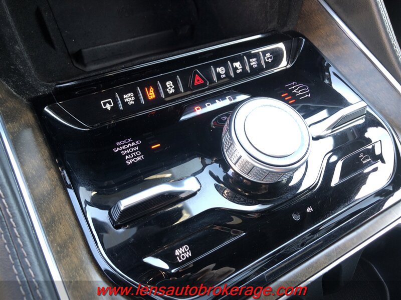 Used 2022 Jeep Grand Wagoneer Series I AWD/4WD image 13