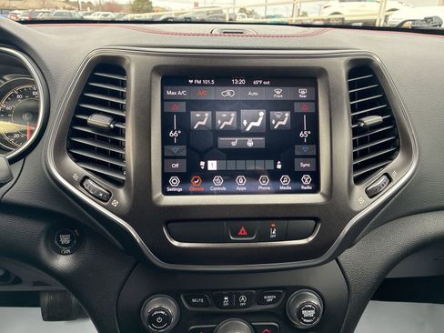 Used 2022 Jeep Cherokee Trailhawk w/ Comfort/Convenience Group image 23