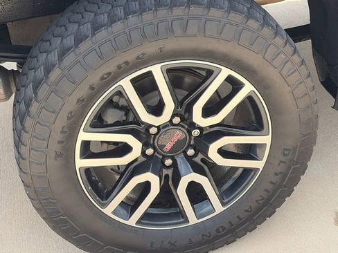 Used 2022 GMC Sierra 1500 AT4 w/ AT4 Premium Package image 11