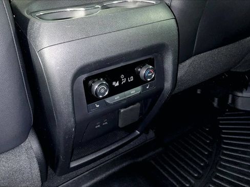 Used 2024 Chevrolet Traverse RS FWD image 31
