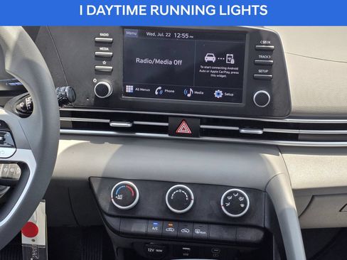 Used 2024 Hyundai Elantra SE FWD image 18