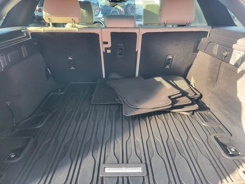 Used 2021 Land Rover Range Rover Velar R-Dynamic S image 20