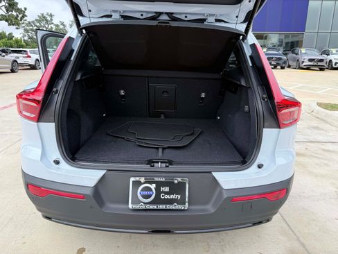 Certified 2026 Volvo XC40 B5 Plus AWD/4WD image 26