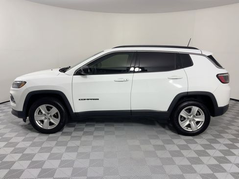 Used 2022 Jeep Compass Latitude image 2