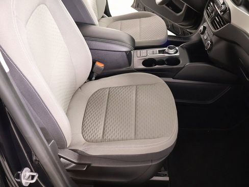 Used 2022 Ford Escape SE image 12