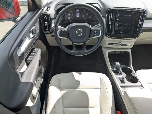 Used 2020 Volvo XC40 T5 Momentum w/ Protection Package Premier AWD/4WD image 16