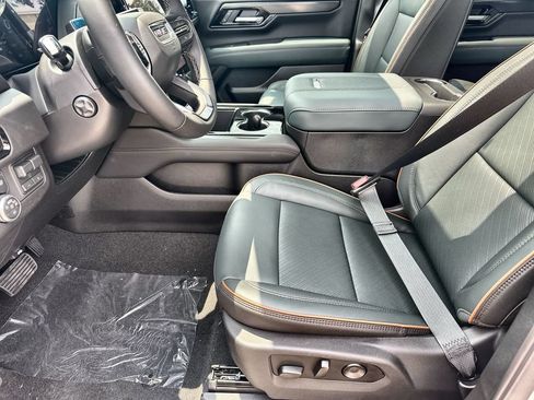 New 2026 GMC Yukon XL AT4 w/ AT4 Premium Plus Package AWD/4WD image 24