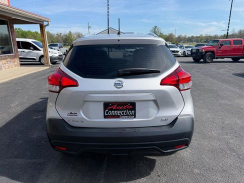 Used 2019 Nissan Kicks SV image 5