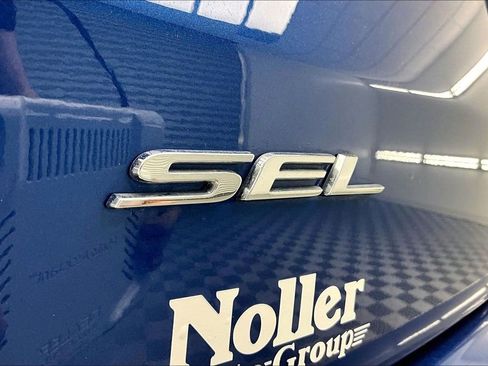 Used 2024 Ford Edge SEL w/ Convenience Package image 8