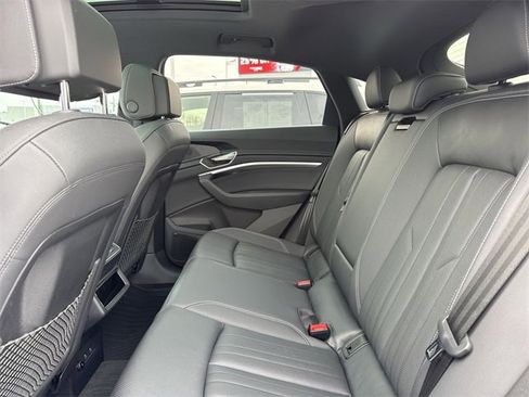 Used 2024 Audi Q8 e-tron Premium Plus w/ Premium Plus Package image 9