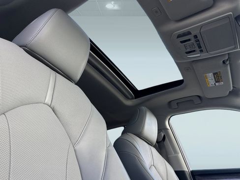 Used 2023 Toyota Highlander Limited image 16