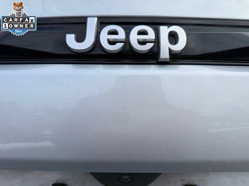 Certified 2025 Jeep Grand Cherokee Laredo X w/ Luxury Tech Group I AWD/4WD image 17