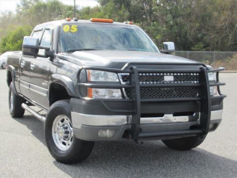 Used 2005 Chevrolet Silverado 2500 LT w/ Heavy-Duty Power Package image 3