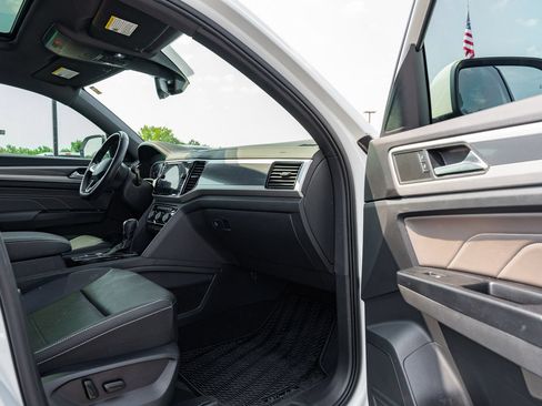 Used 2021 Volkswagen Atlas Cross Sport SEL R-Line FWD image 11
