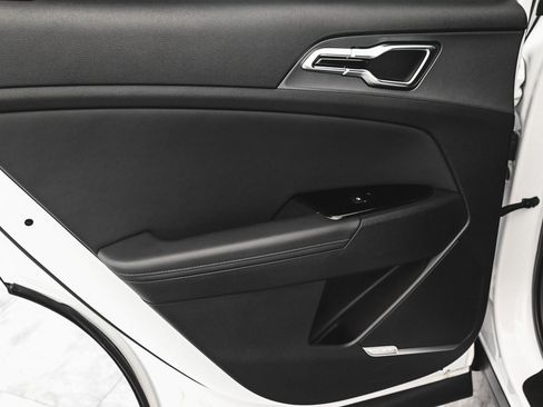 Used 2025 Kia Sportage SX image 29